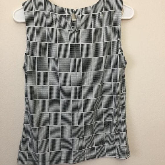 Black & White Strip top - Picture 2 of 4